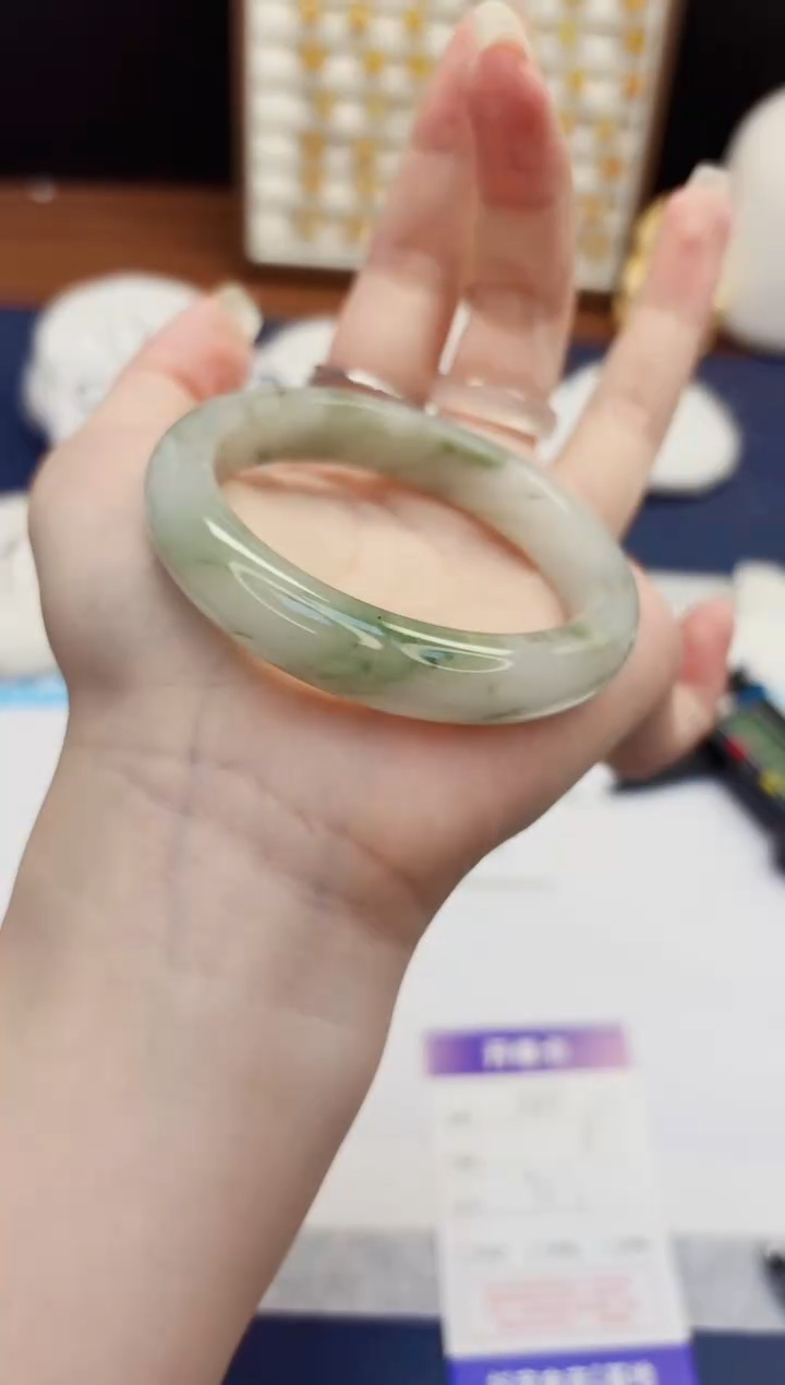 石英质玉手镯未镶嵌237-天山翠-圈口53