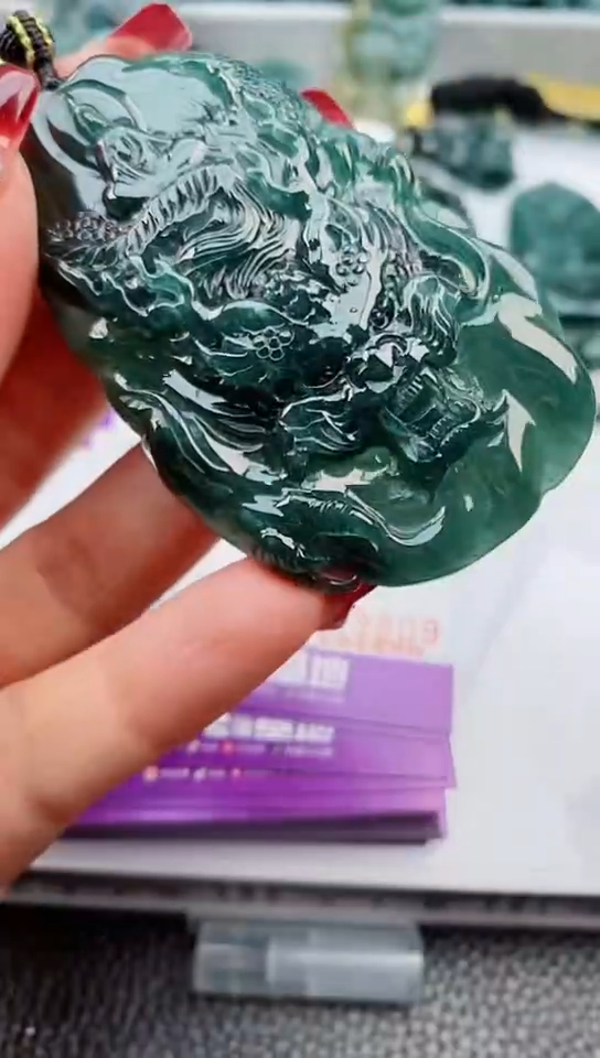 【闪购商品】翡翠颈饰未镶嵌              