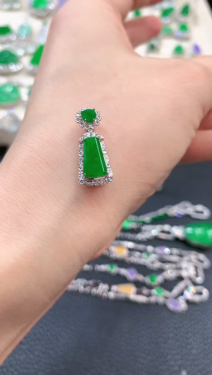 【闪购商品】翡翠吊坠(不含链)18K金镶嵌m37不退换