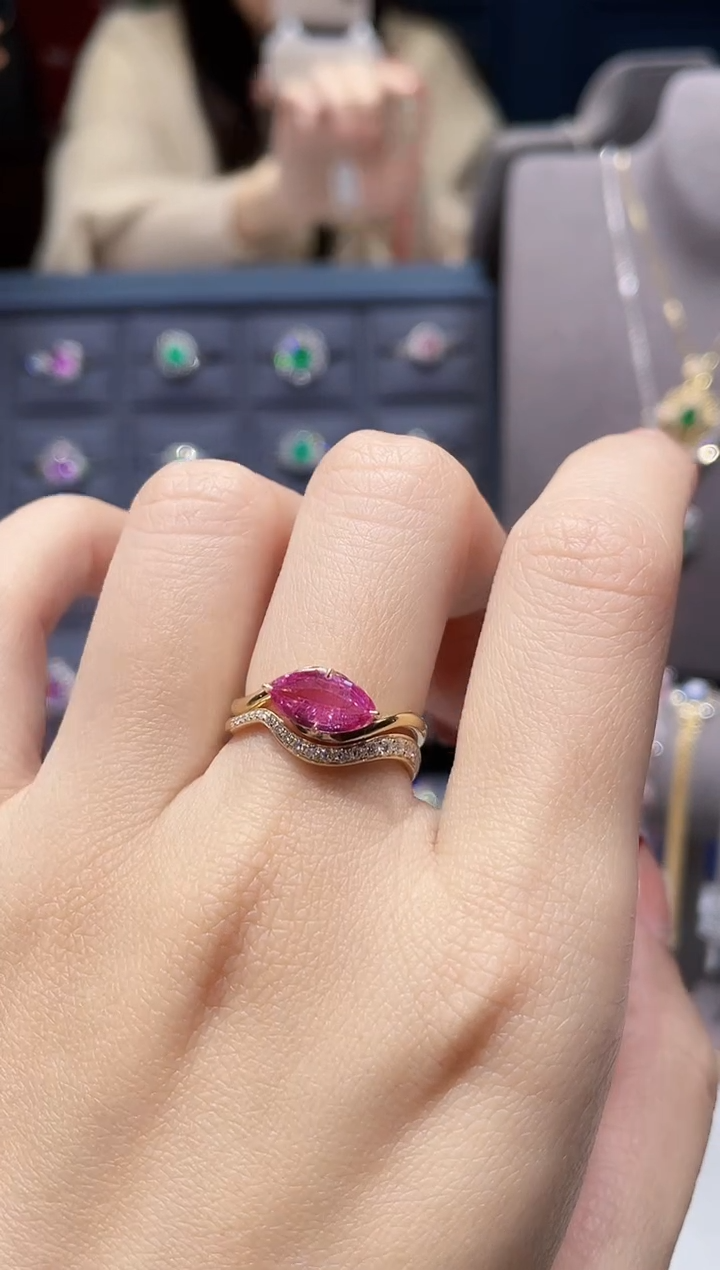 【闪购商品】蓝宝石戒指18K金镶嵌1.56克拉/帕帕拉恰