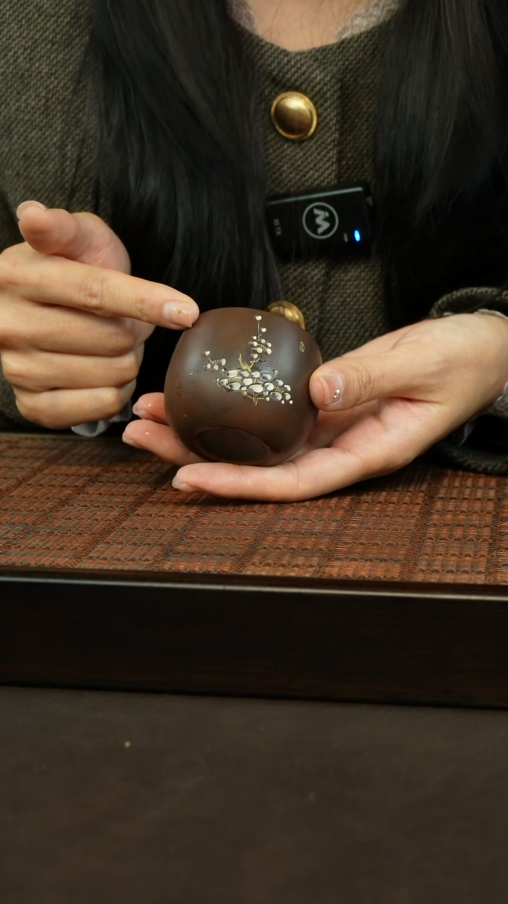 【闪购商品】坭兴陶梅花刻绘主人杯古铜色