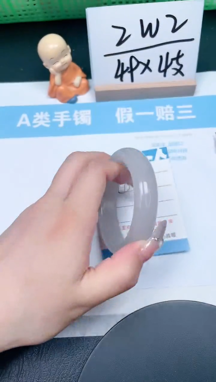 【闪购商品】石英质玉手镯未镶嵌238-56