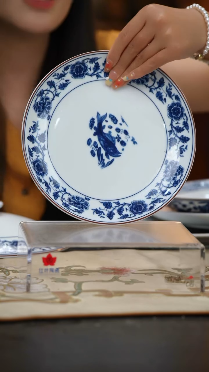 1个正价元青花富贵有余8寸呙盘