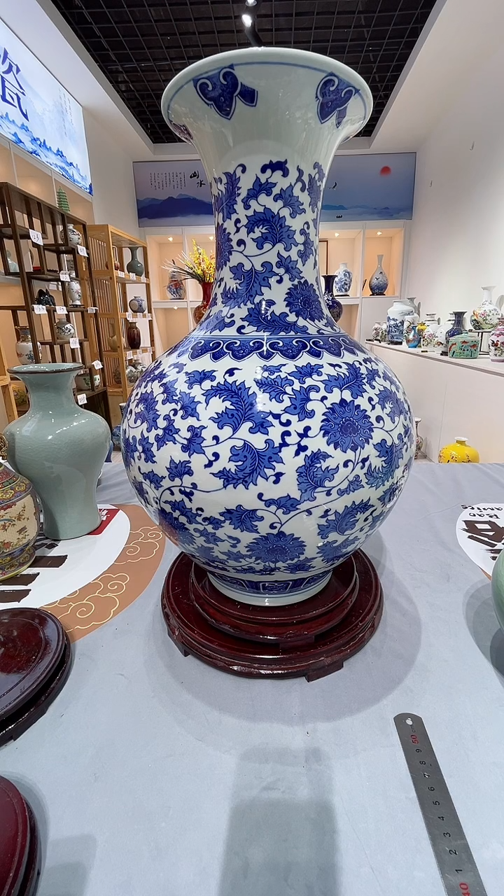 摆件滤****）两个高约50青花缠枝莲瓶