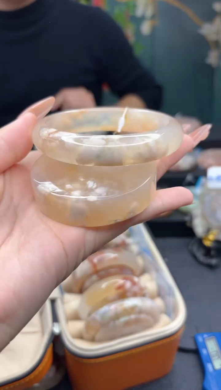 【闪购商品】石英质玉手镯未镶嵌59（62圈赠送镯心）