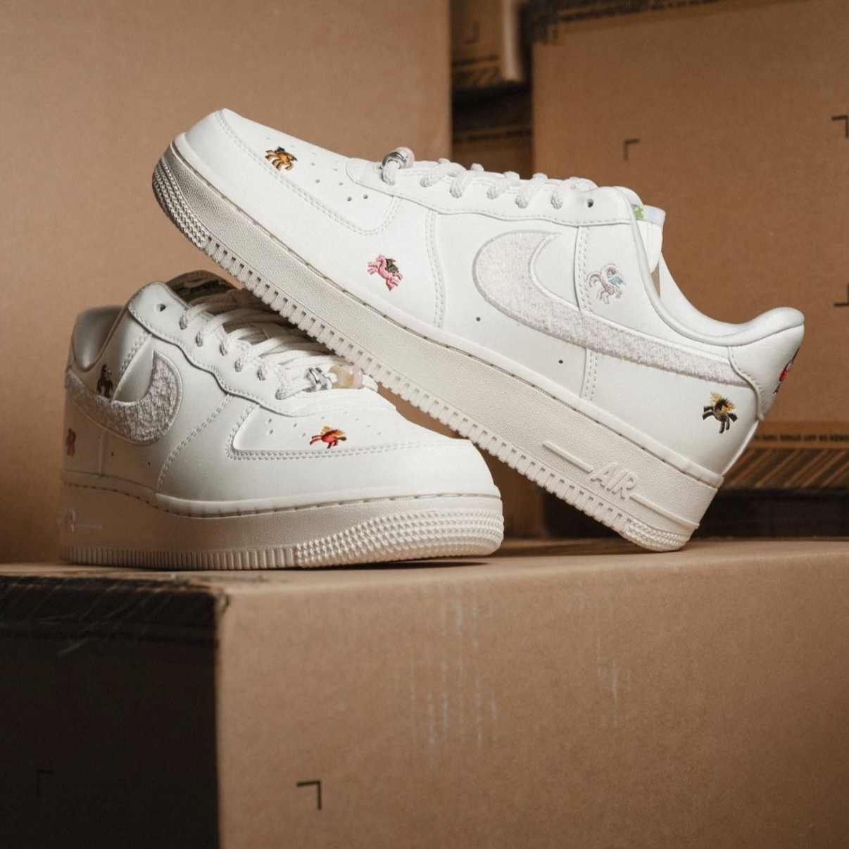 Nike/耐克AIR FORCE 1 '07女款白色马年限定空军休闲鞋IQ1143-100