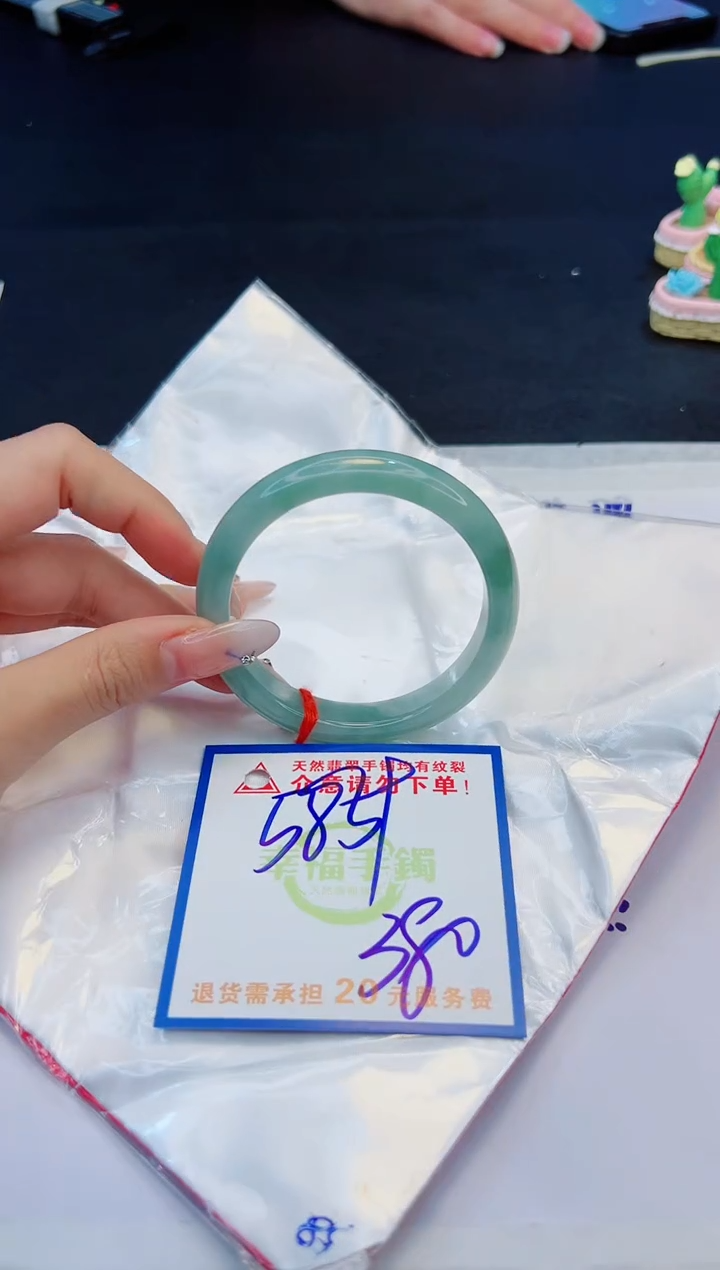 【闪购商品】翡翠手镯未镶嵌，质检证书图片色彩偏黑白
