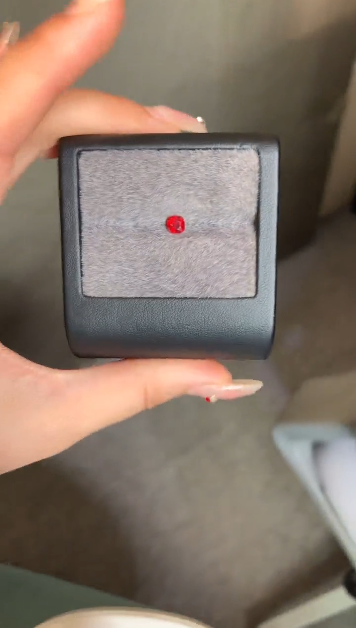 裸石尖晶石枕型 红色调 0.50ct