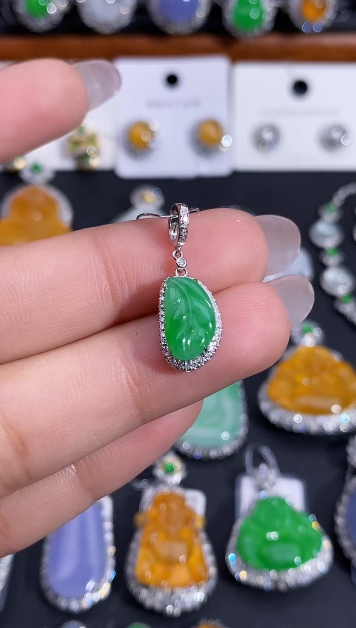 【闪购商品】翡翠颈饰18K金镶嵌吊坠