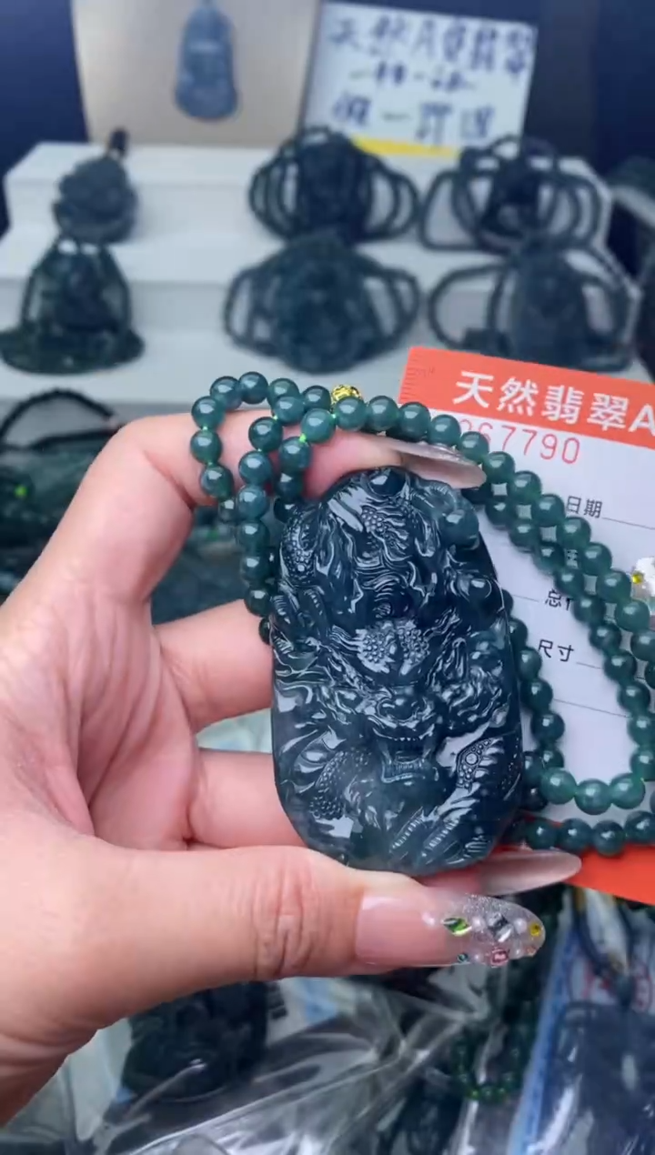 【闪购商品】翡翠颈饰未镶嵌··············