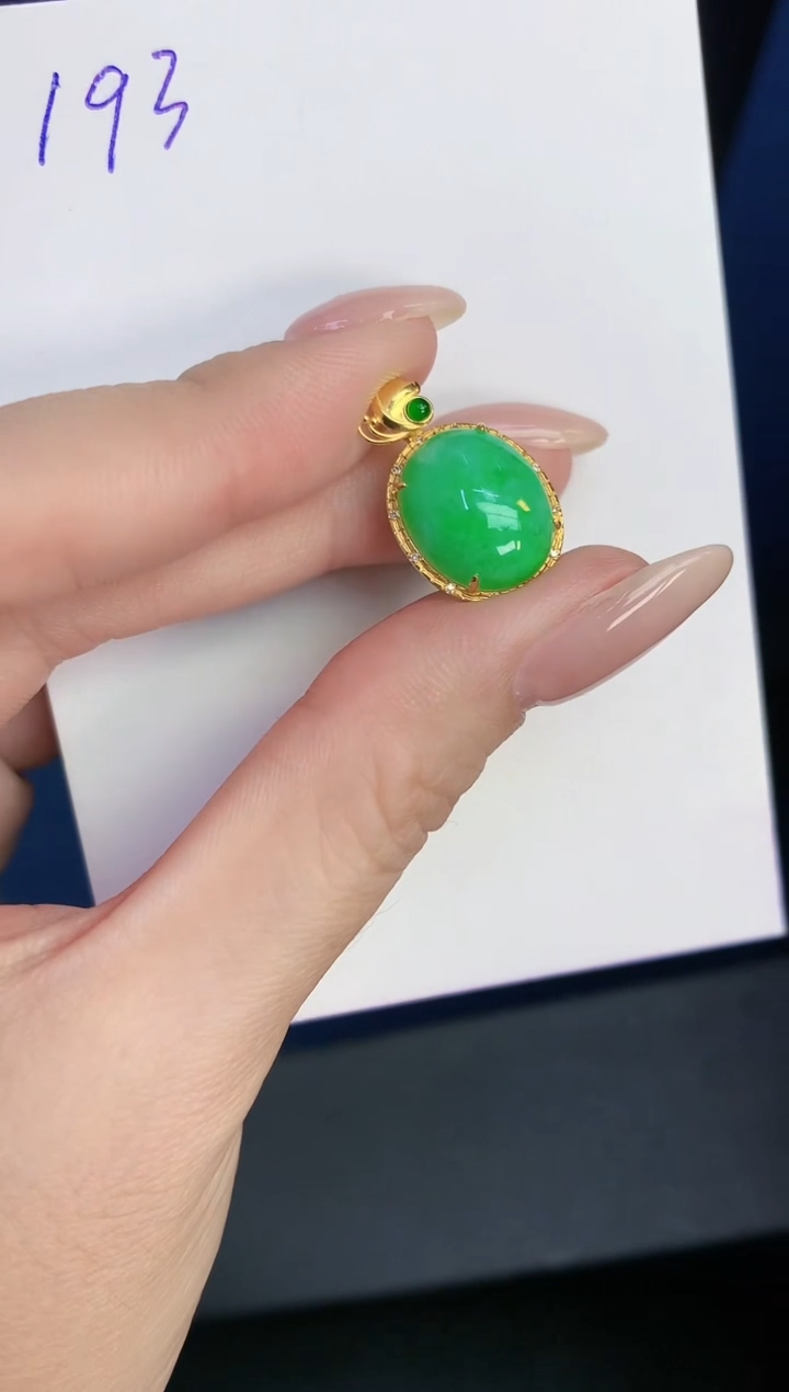 颈饰18K金镶嵌翡翠天然缅甸A货翡翠