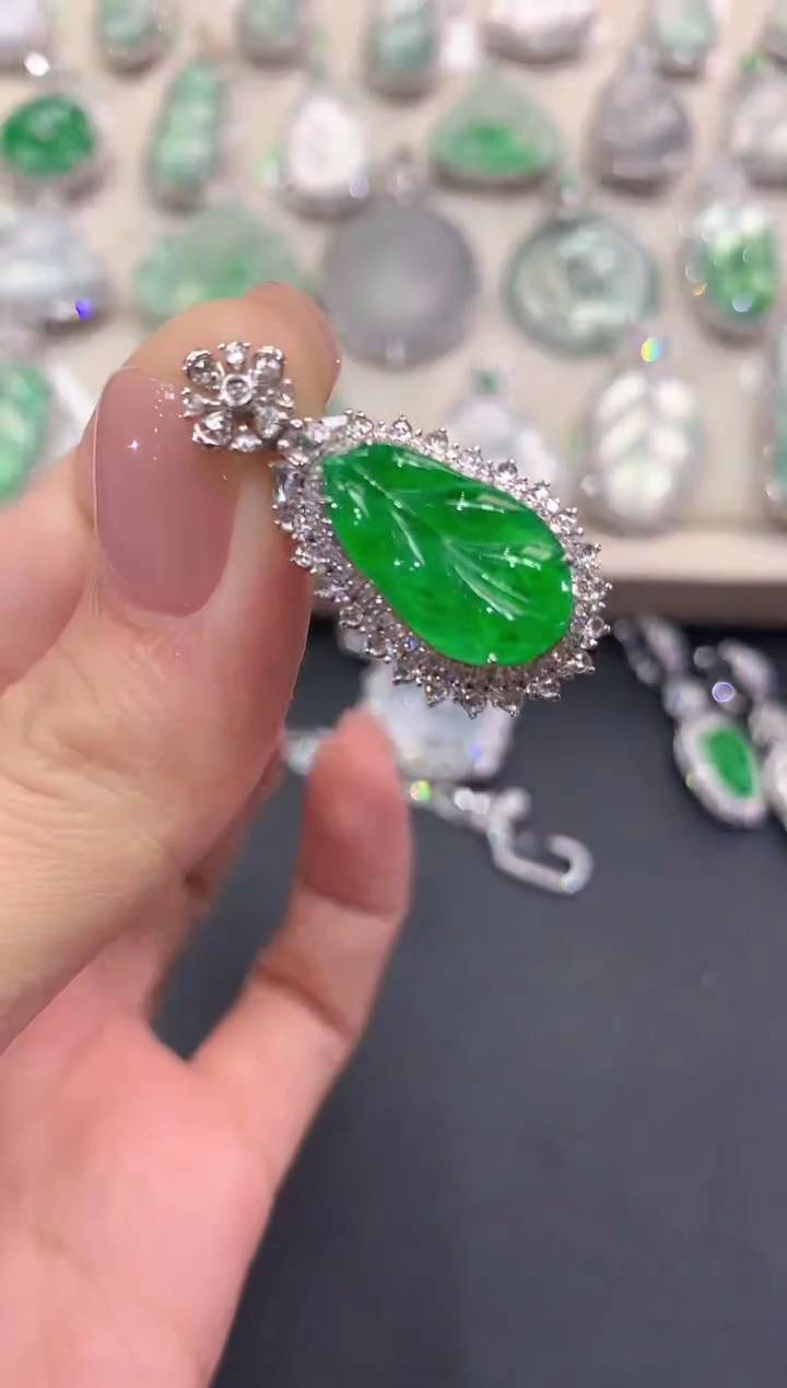 【闪购商品】翡翠吊坠(不含链)18K金镶嵌q151