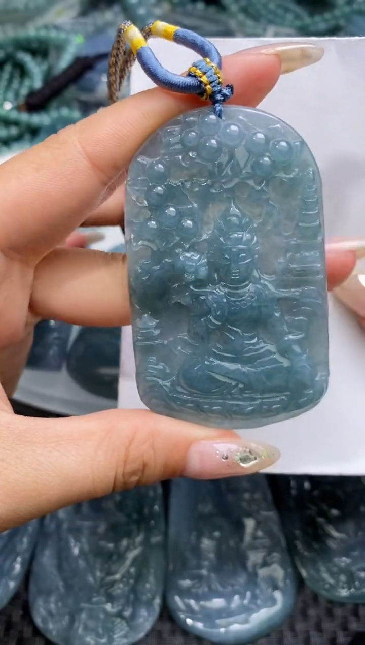【闪购商品】翡翠颈饰未镶嵌          