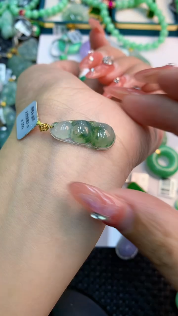 颈饰18K金镶嵌翡翠1