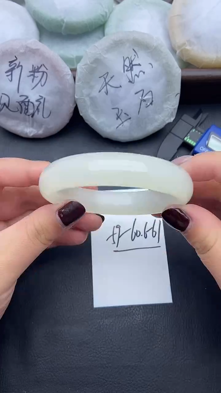 未镶嵌手镯石英质玉4+60.5