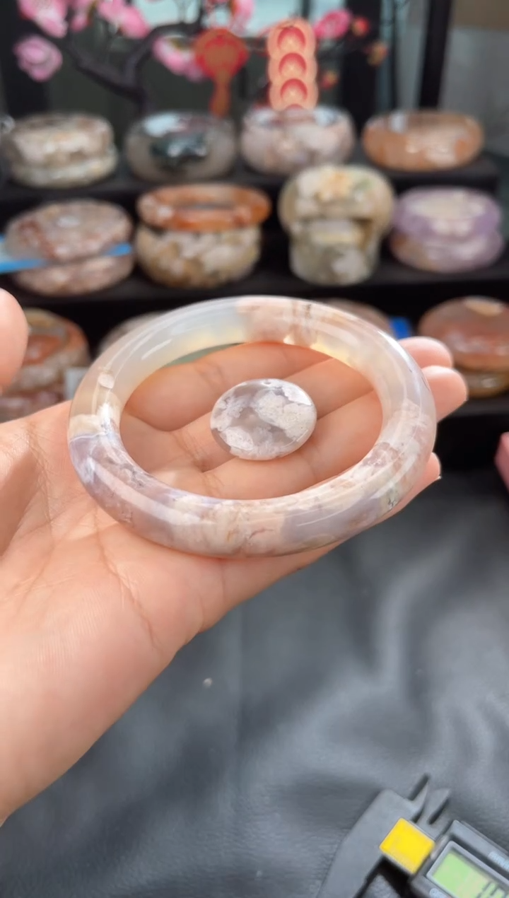 【闪购商品】石英质玉手镯未镶嵌58