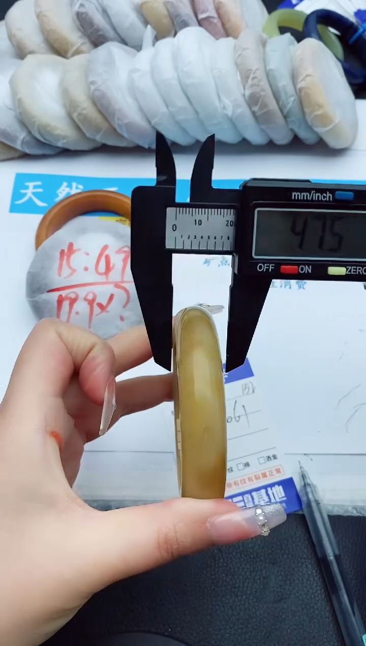 【闪购商品】石英质玉手镯未镶嵌152+60/61