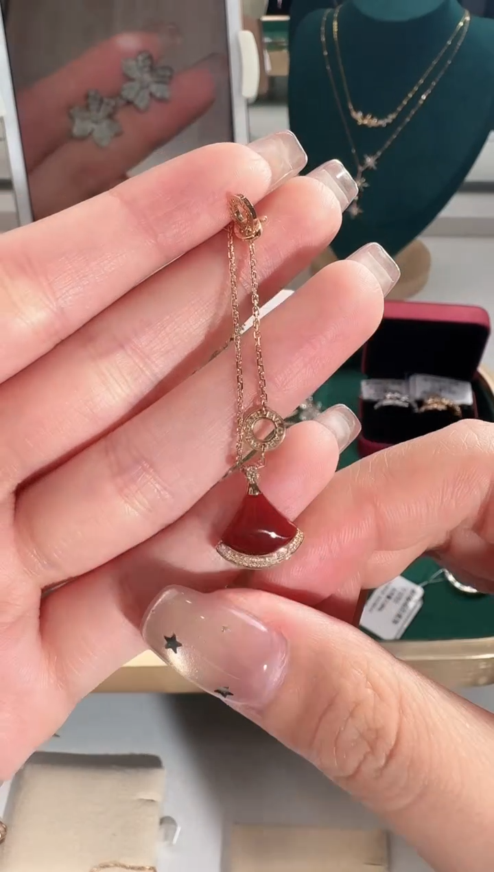 18K金镶嵌颈饰玛瑙/玉髓小****️3.94g