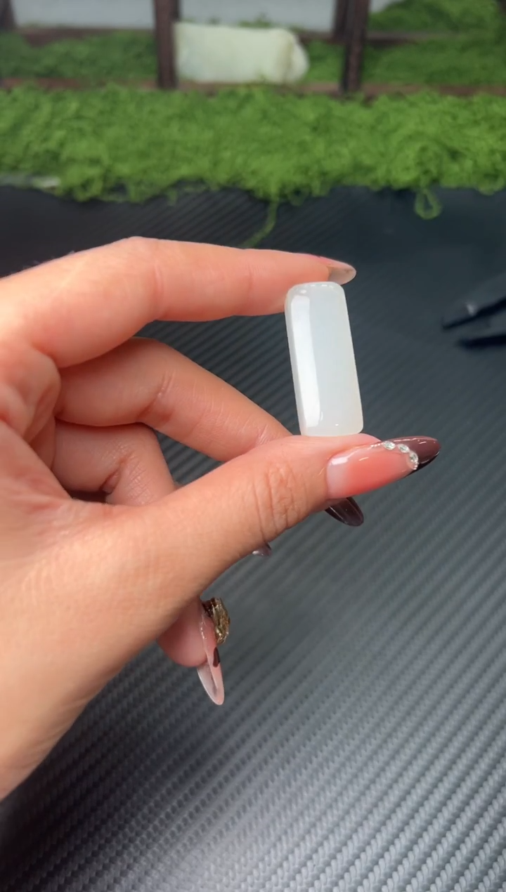 未镶嵌手串和田玉黑山微色差吊坠