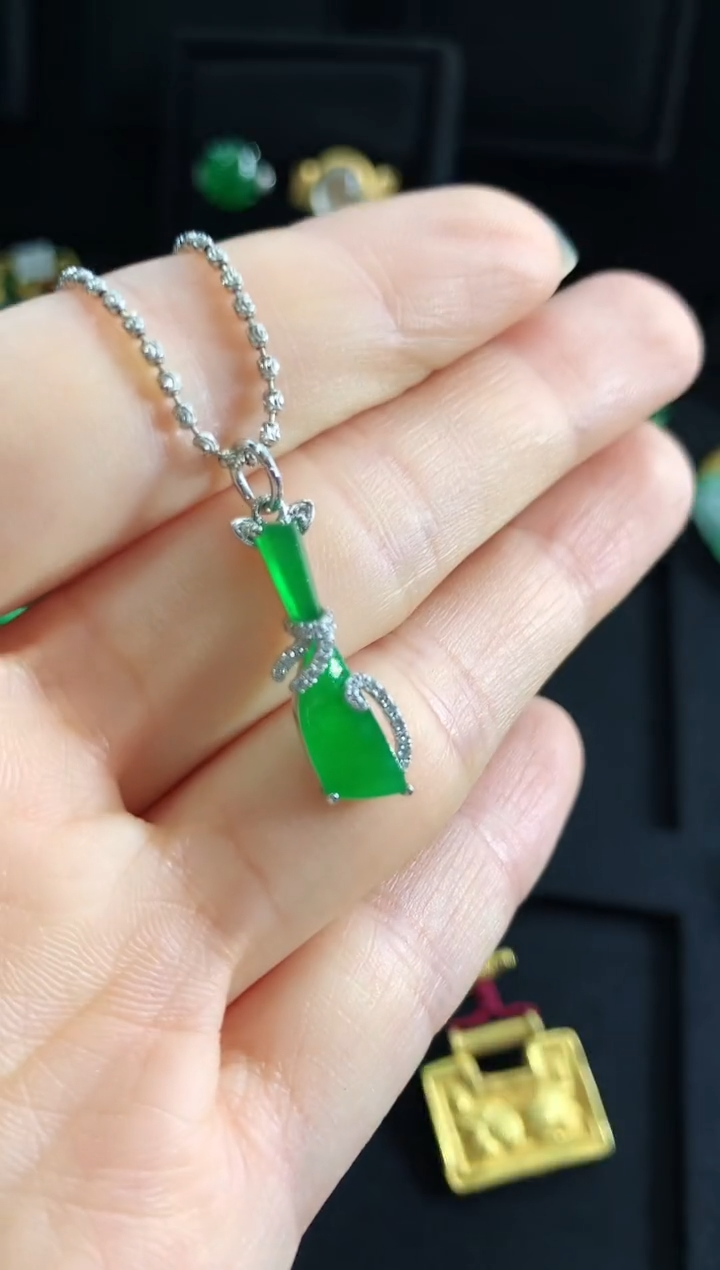 【闪购商品】翡翠吊坠(不含链)18K金镶嵌吊坠