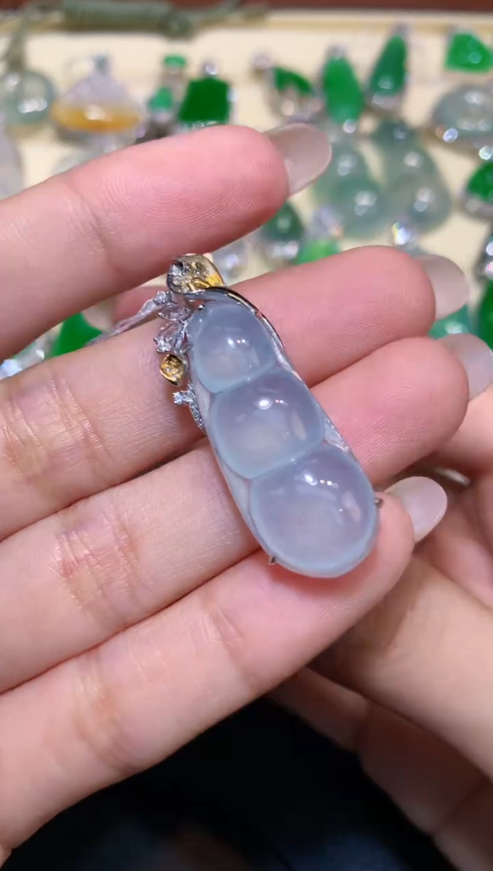 颈饰18K金镶嵌翡翠1