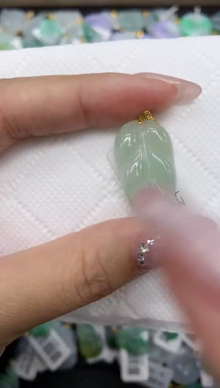 颈饰18K金镶嵌翡翠a货百元一下同包裹多件发出的只收取一单运费