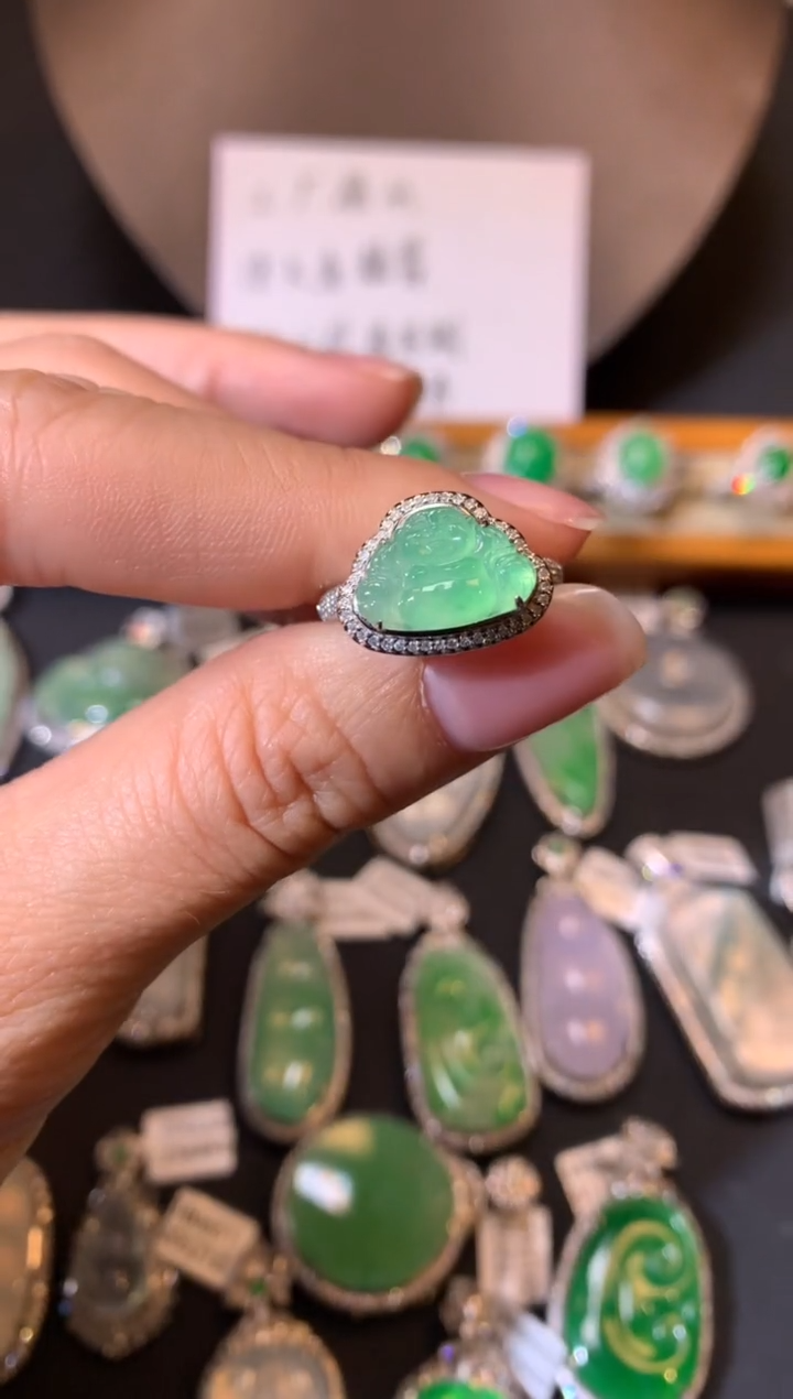 【闪购商品】翡翠颈饰18K金镶嵌戒指