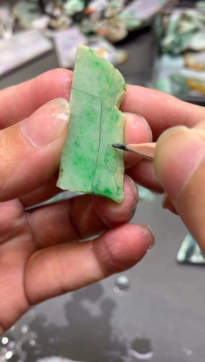 【闪购商品】翡翠颈饰未镶嵌天然翡翠A货