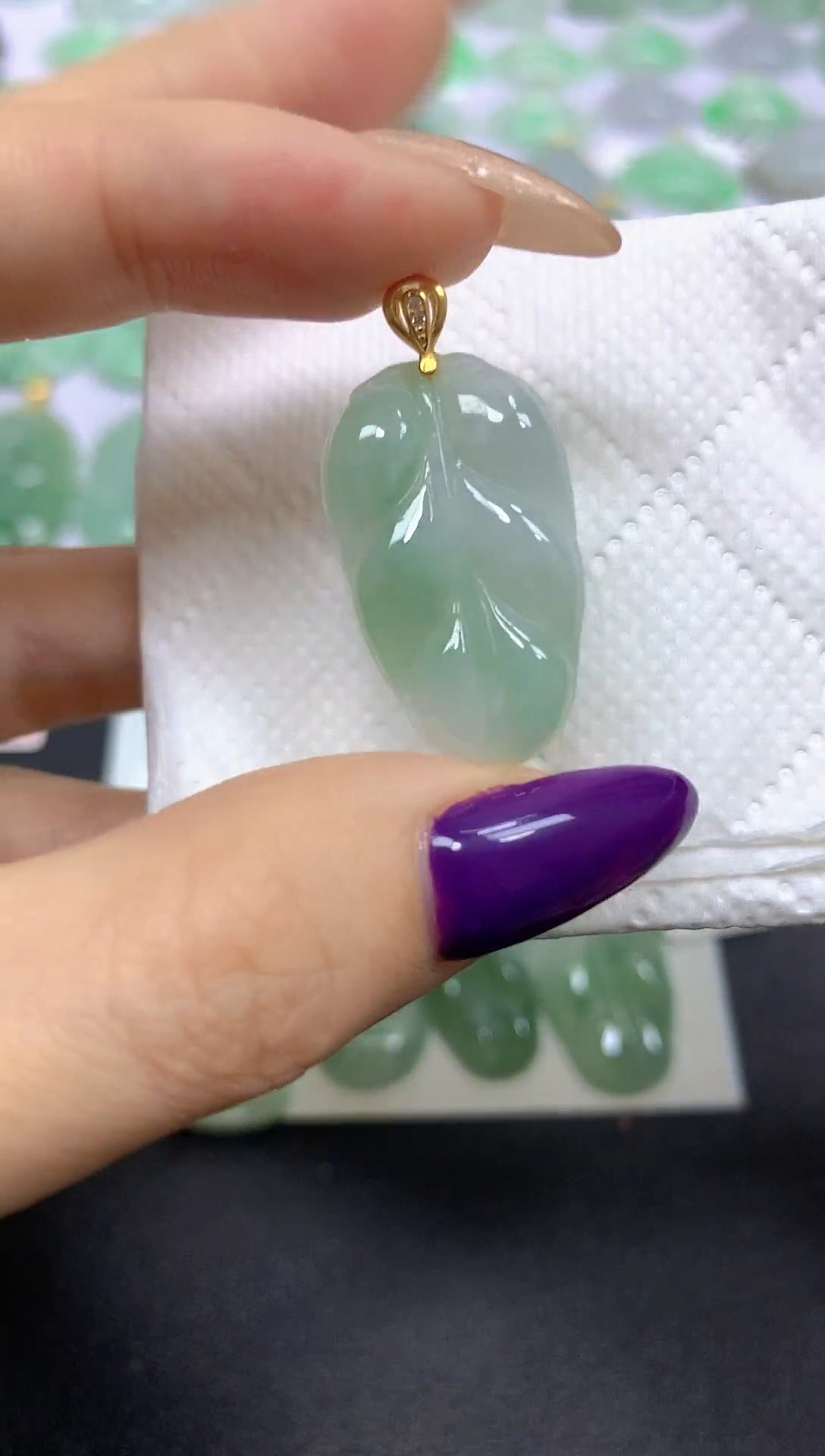 颈饰未镶嵌翡翠 