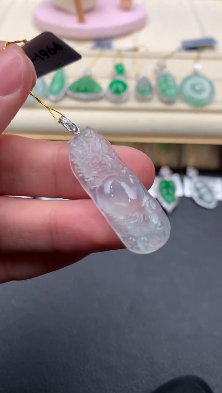 【闪购商品】翡翠颈饰18K金镶嵌A606....