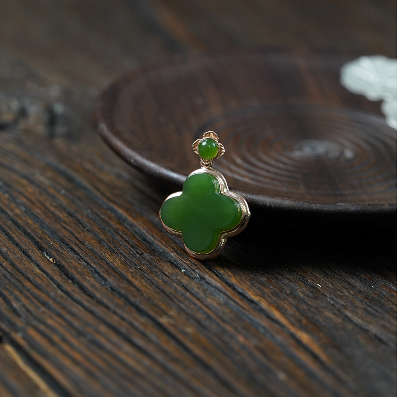 【石缘居珠宝】18K金镶嵌和田玉碧玉佩戴时尚款四叶草吊坠 C18-511