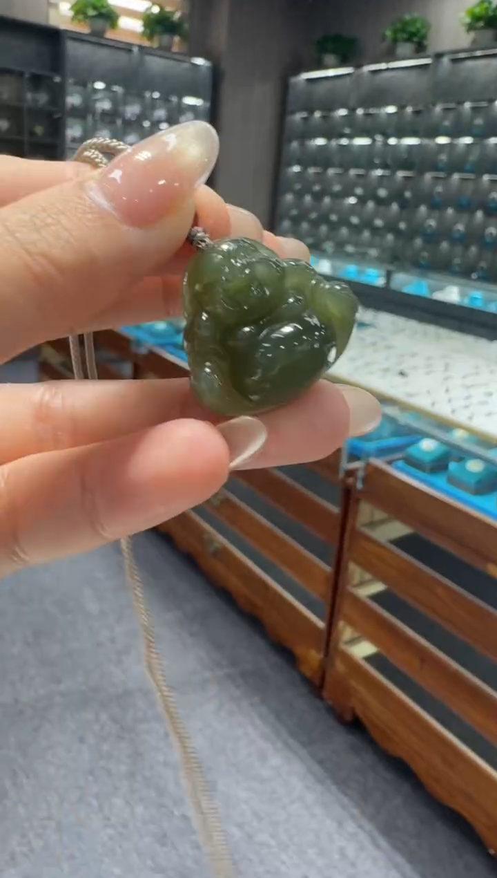 颈饰未镶嵌和田玉湖水绿佛公吊坠/配绳