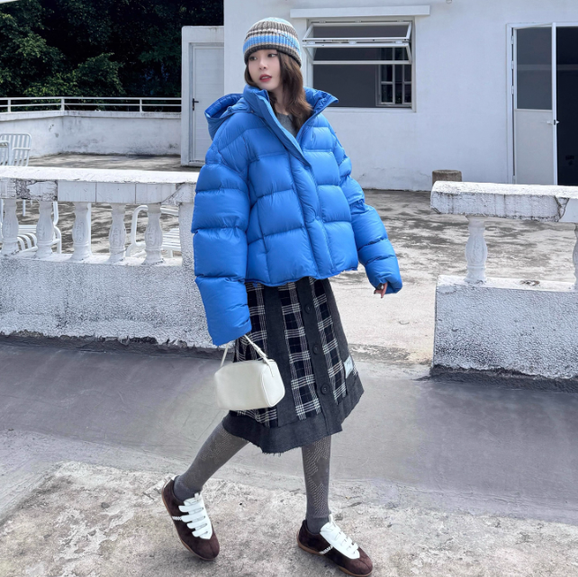 蓝色连帽面包羽绒服女款冬季2025年新款短款小个子加厚白鸭绒外套