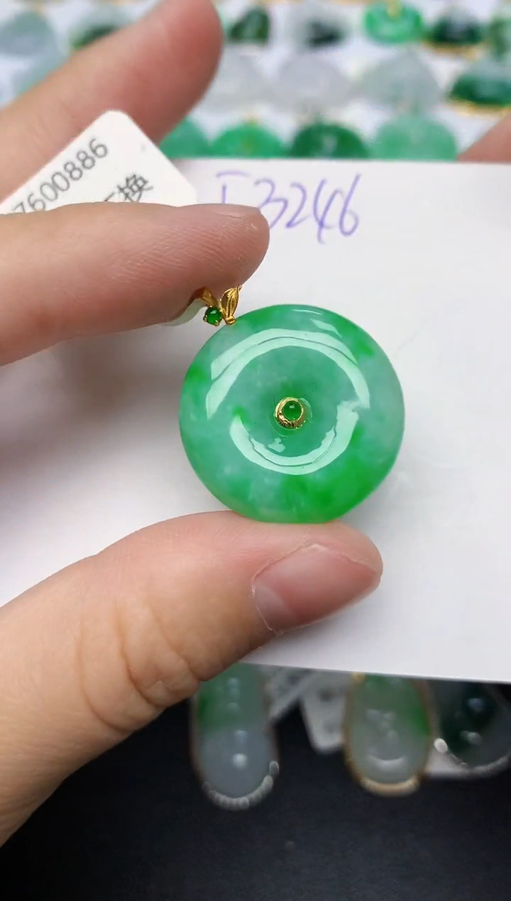 颈饰18K金镶嵌翡翠 天然缅甸A货翡翠百元以上9元证书费自理