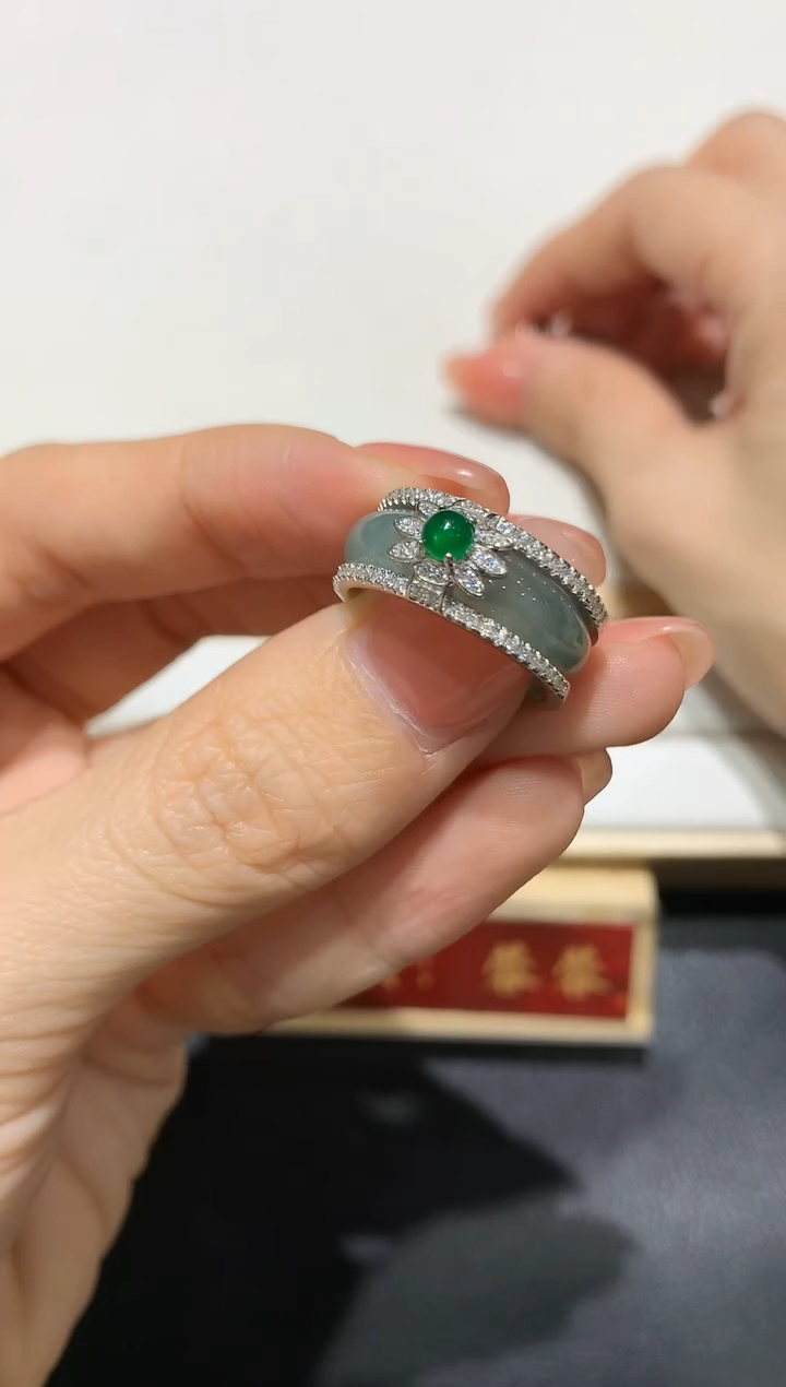 【闪购商品】翡翠吊坠(不含链)银S925镶嵌1多人多样性随机发货1件