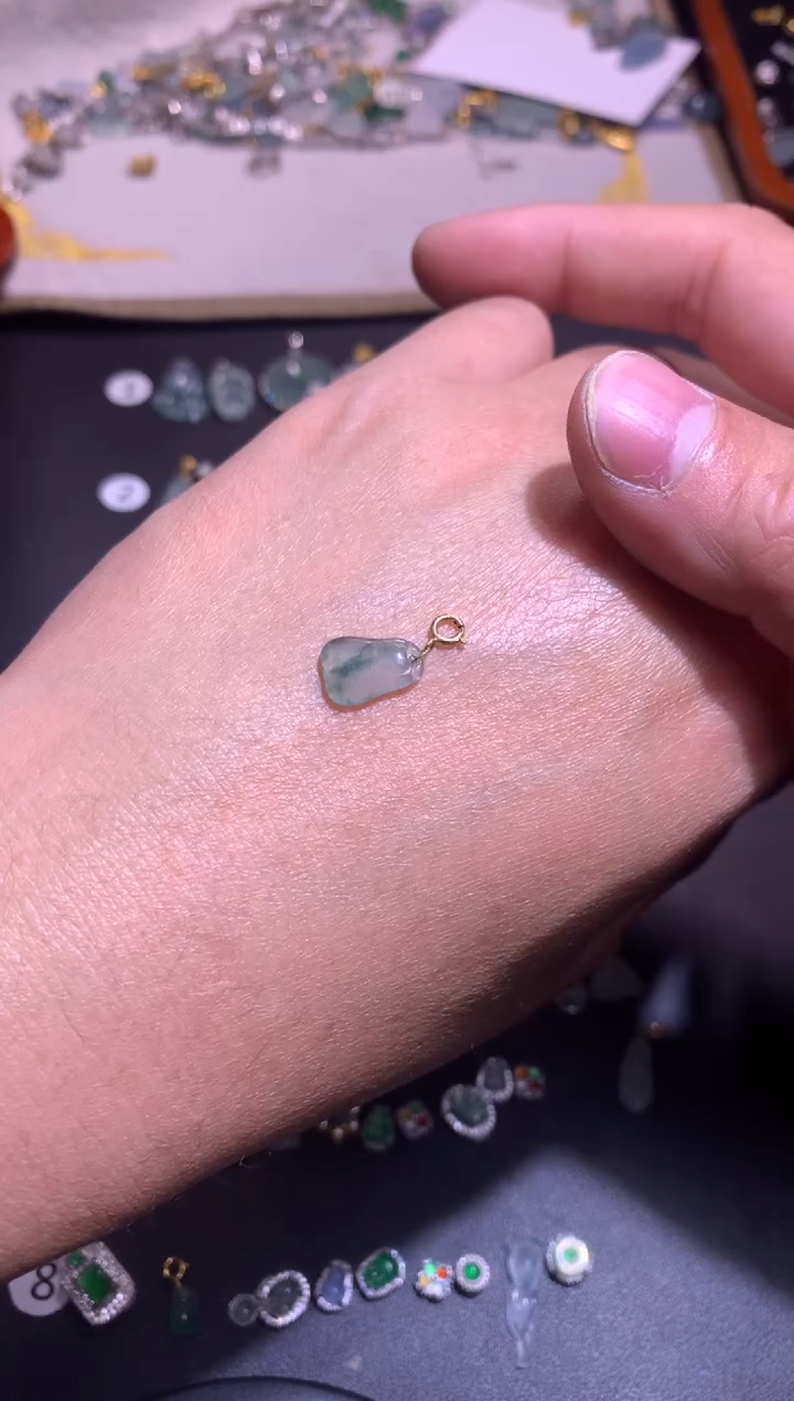 【闪购商品】翡翠吊坠(不含链)18K金镶嵌1