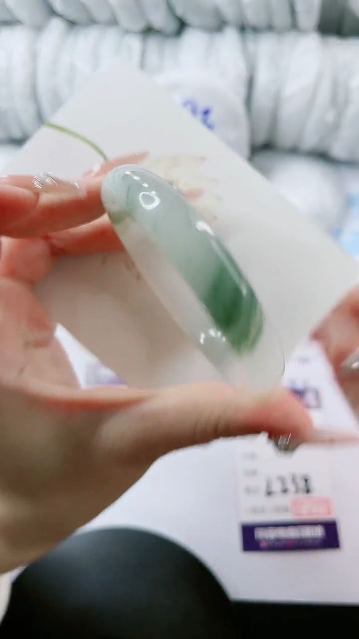 【闪购商品】石英质玉手镯未镶嵌多样性发货L238