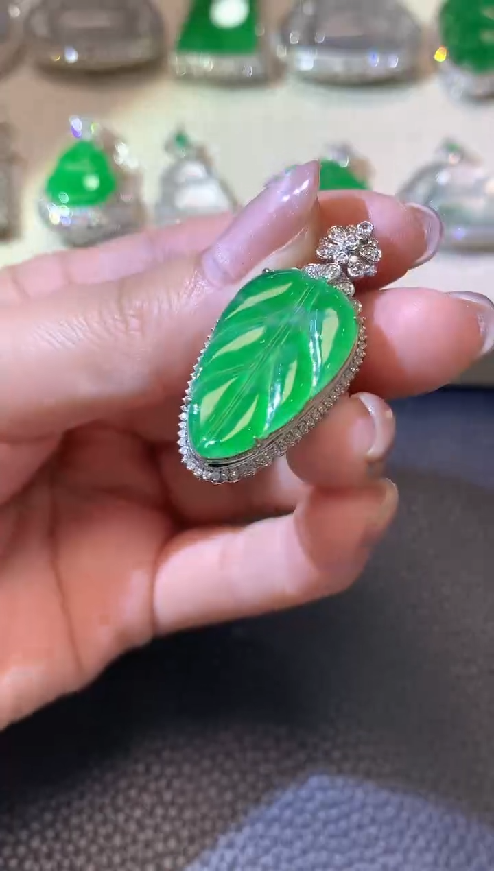 【闪购商品】翡翠吊坠(不含链)18K金镶嵌C14
