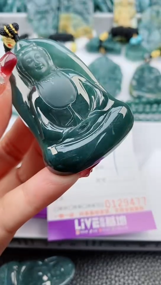 【闪购商品】翡翠颈饰未镶嵌              