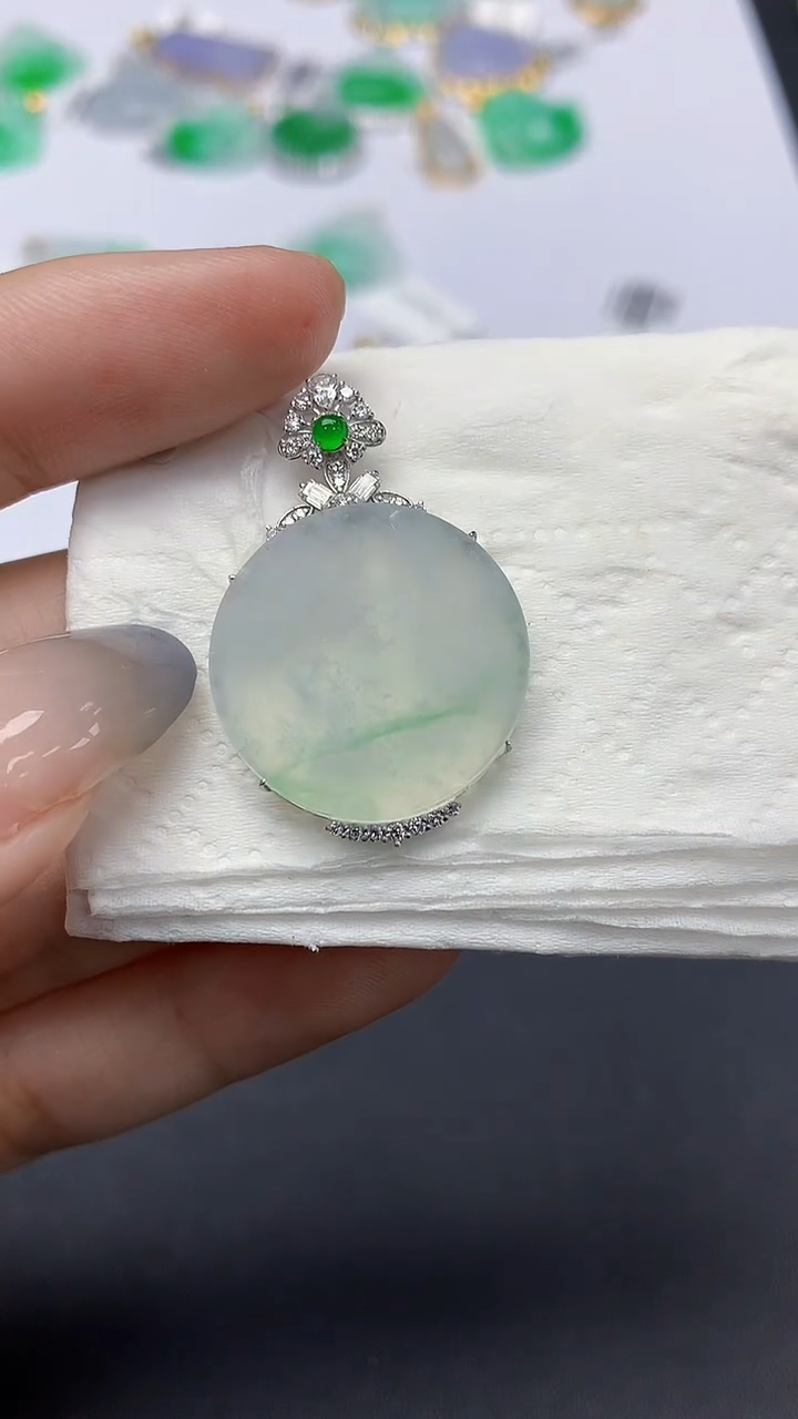 翡翠18K金镶嵌颈饰天然缅甸a货翡翠