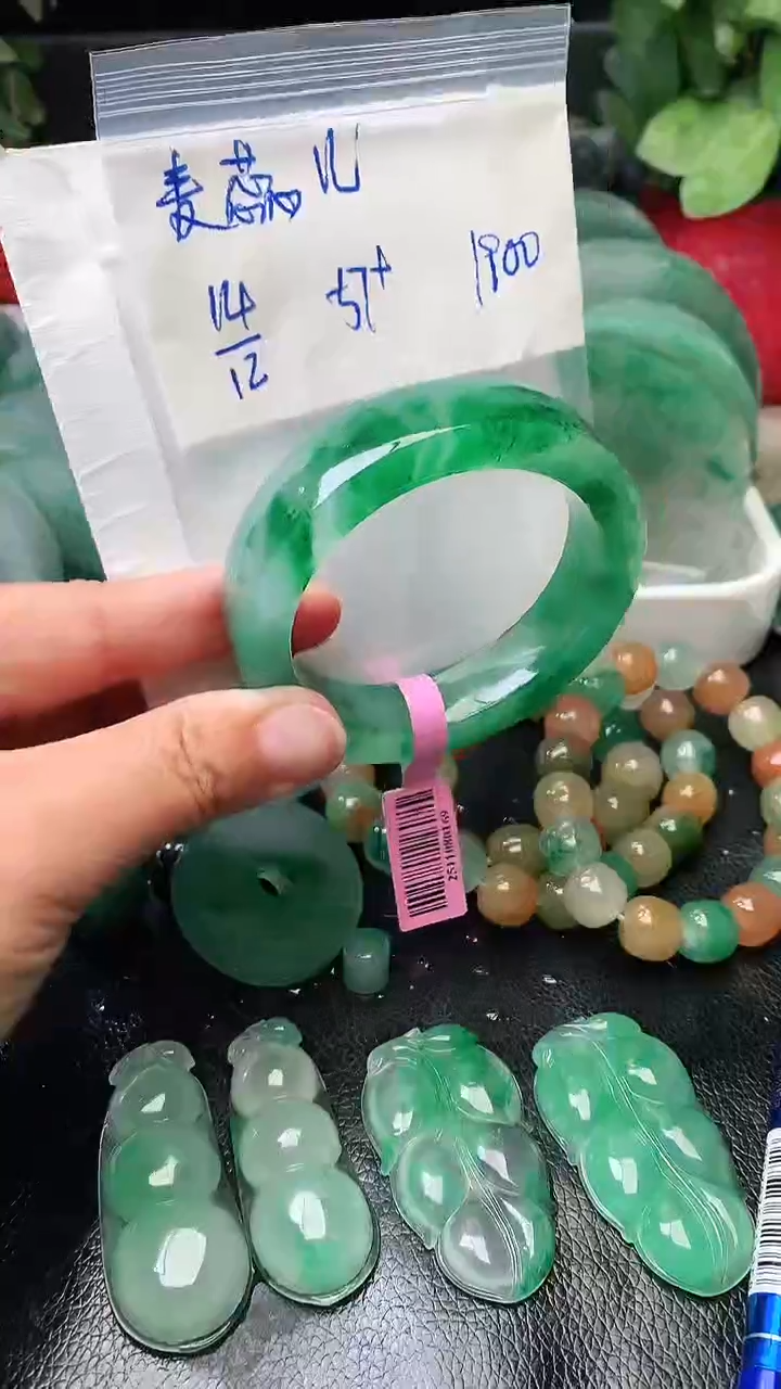 定制石英质玉（非洲翠）麦****l手镯