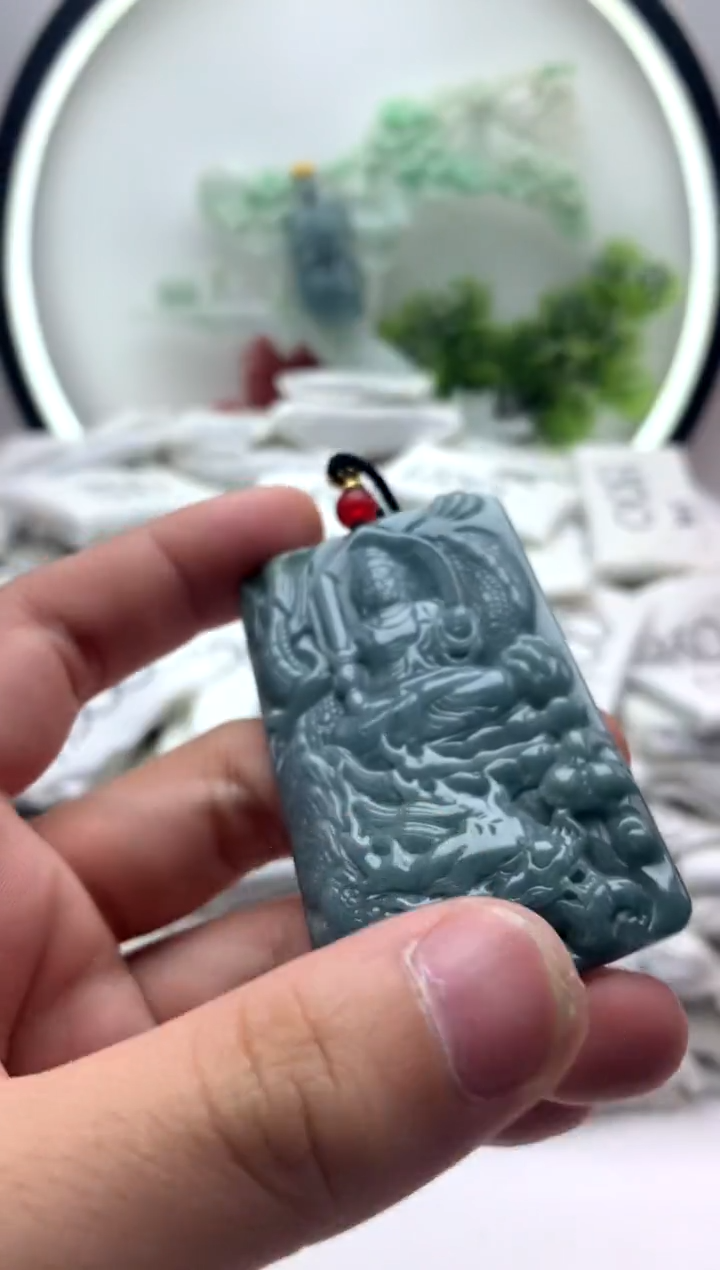 翡翠未镶嵌颈饰不动明王【品质一般介意慎拍】