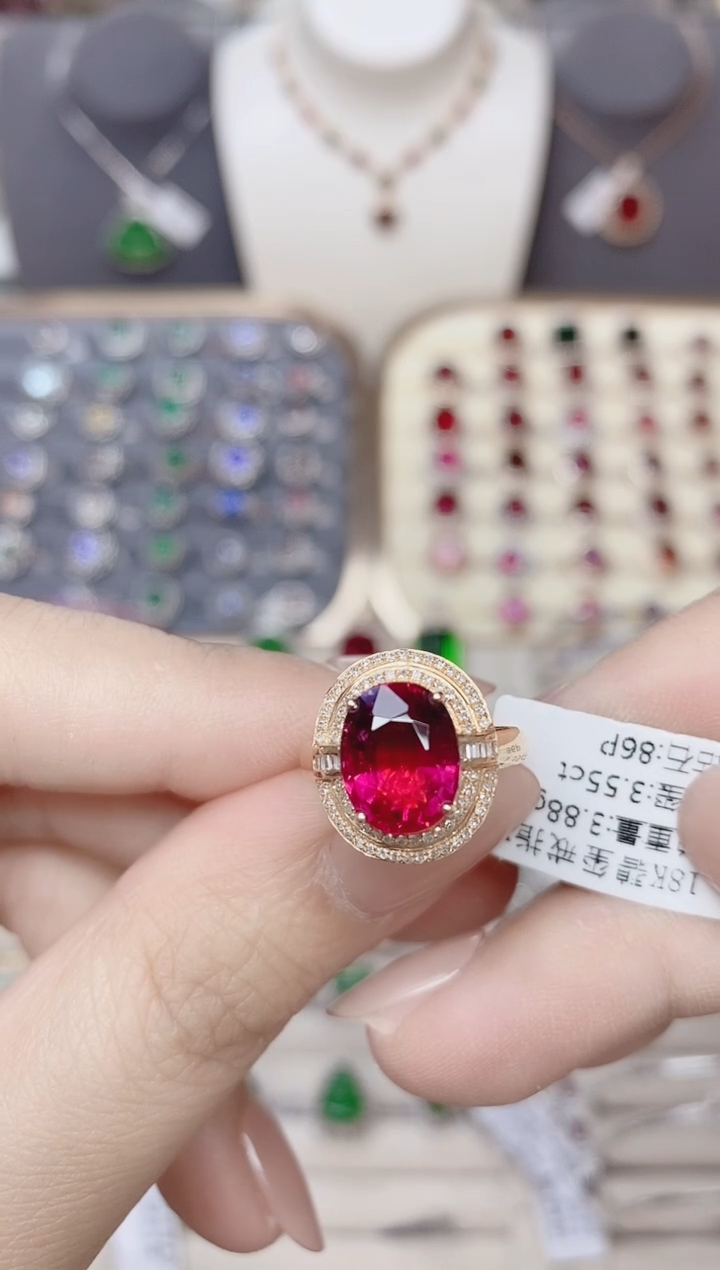 18K金镶嵌碧玺戒指碧玺3.55CT