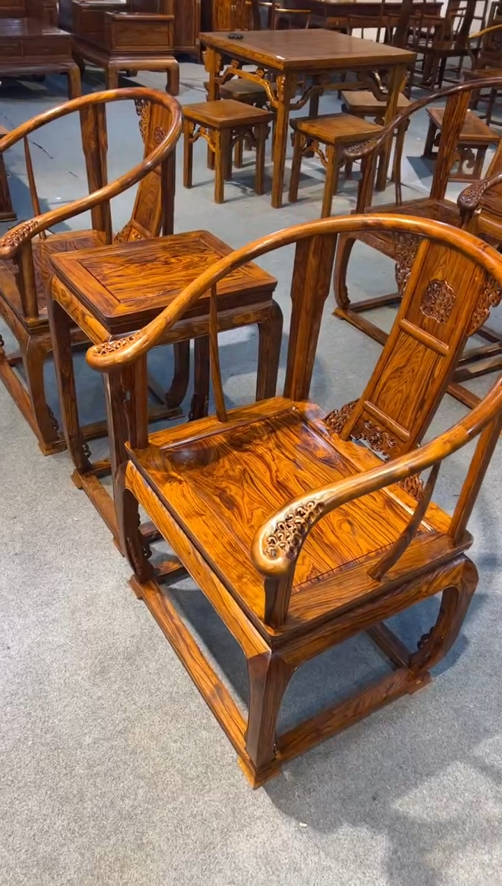 【闪购商品】花梨木类木雕椅子一对