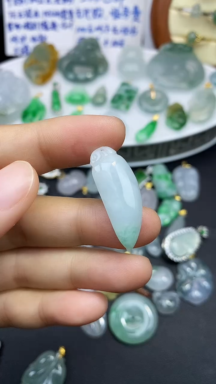 颈饰未镶嵌翡翠吊坠