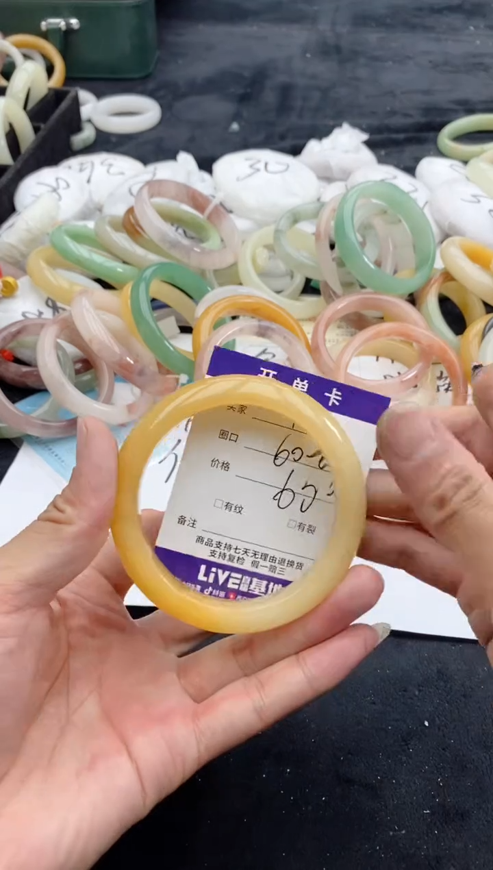 【闪购商品】石英质玉手镯未镶嵌173