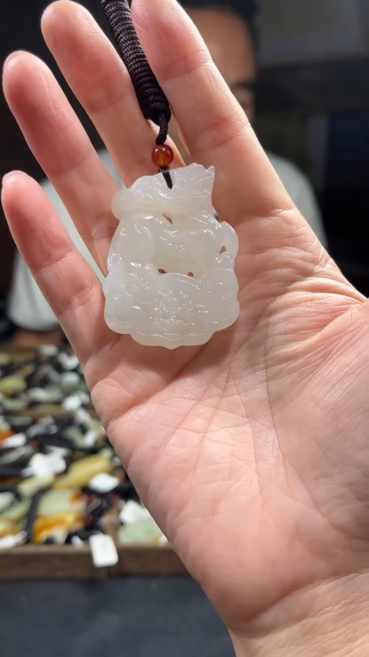 和田玉未镶嵌颈饰·