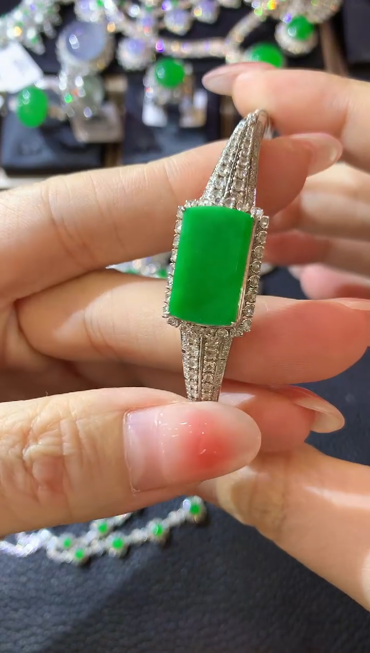 【闪购商品】翡翠手镯18K金镶嵌W5 翡翠
