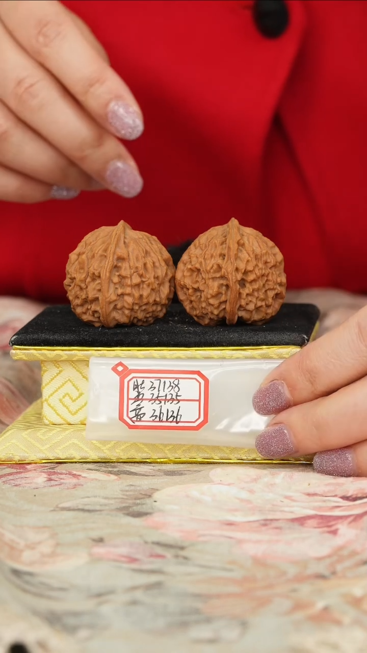 【闪购商品】文玩核桃把件非嫁接元宝