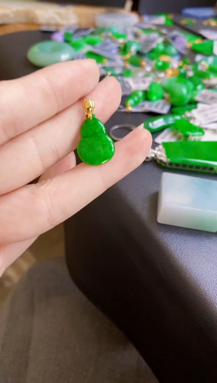 颈饰18K金镶嵌翡翠创***人葫芦